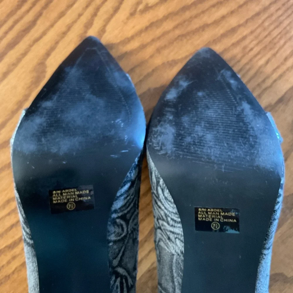 Italina Snakeskin Like Texture Print, Pointed Toe, Stilettos, Sz 7.5